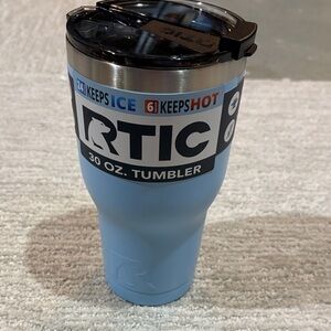 RTIC 30 oz rtic Ice Blue Tumbler Hot/Cold NWT